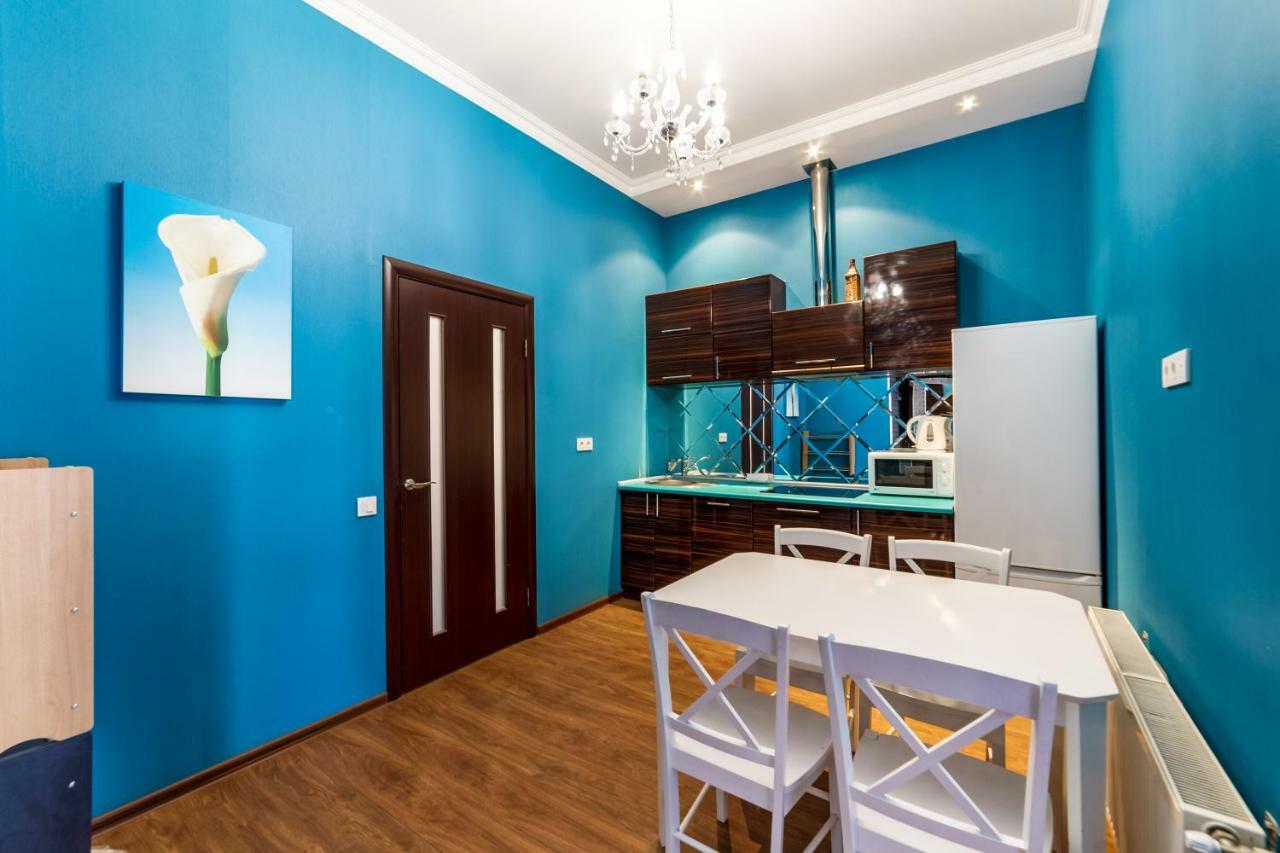 Stylish Apartment With A Balcony Overlooking The Park Odessza Kültér fotó